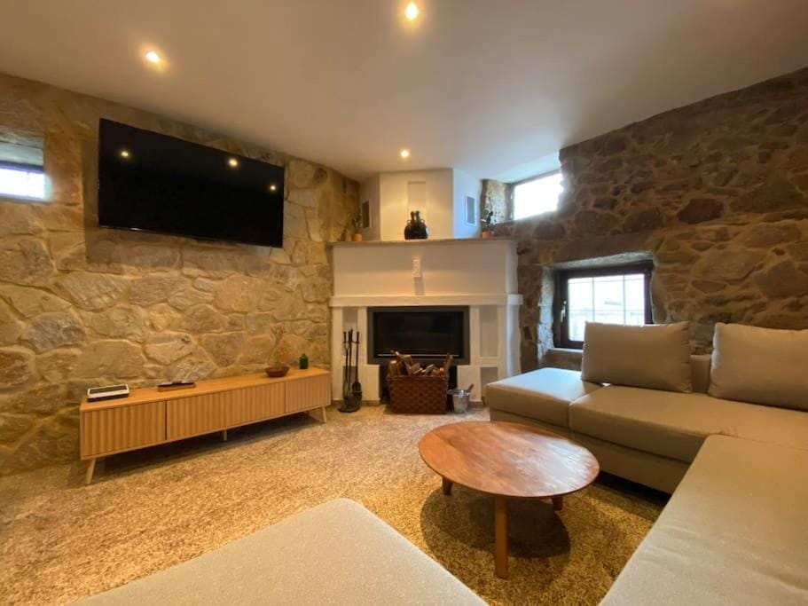 TV and multimedia, Living room, Seating area, flat iron