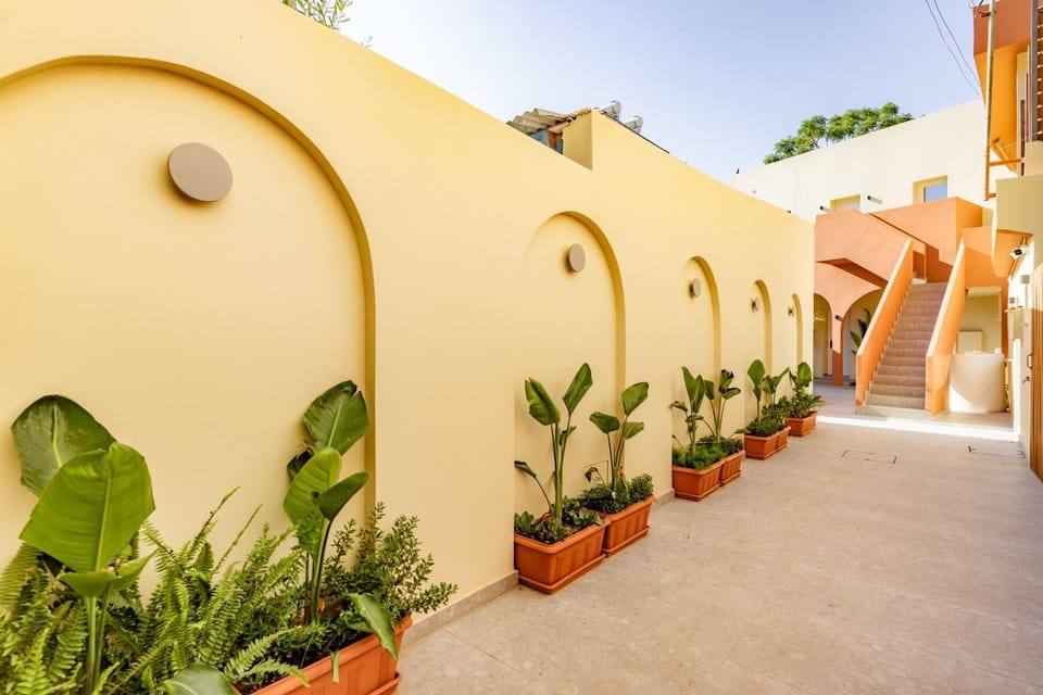 Property building, Facade/entrance, Day, Garden, Garden view