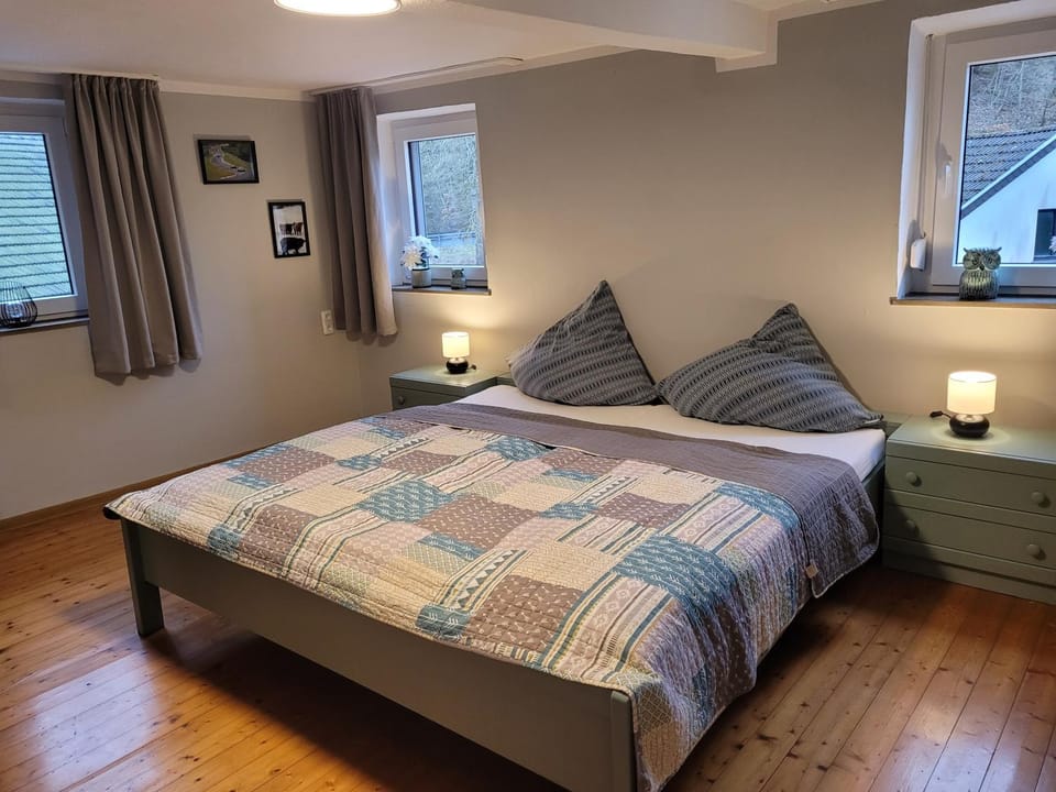 Bed, Photo of the whole room, Bedroom