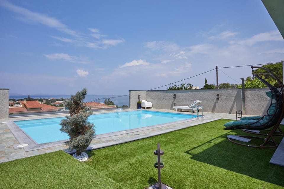 Day, View (from property/room), Balcony/Terrace, Pool view, Swimming pool, sunbed