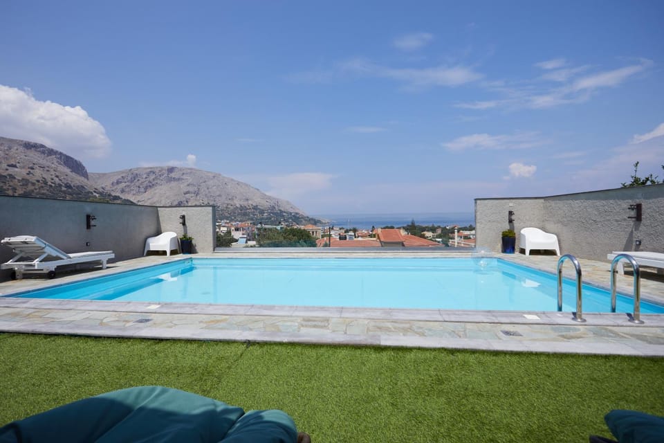 Day, Natural landscape, Balcony/Terrace, Mountain view, Pool view, Swimming pool, sunbed