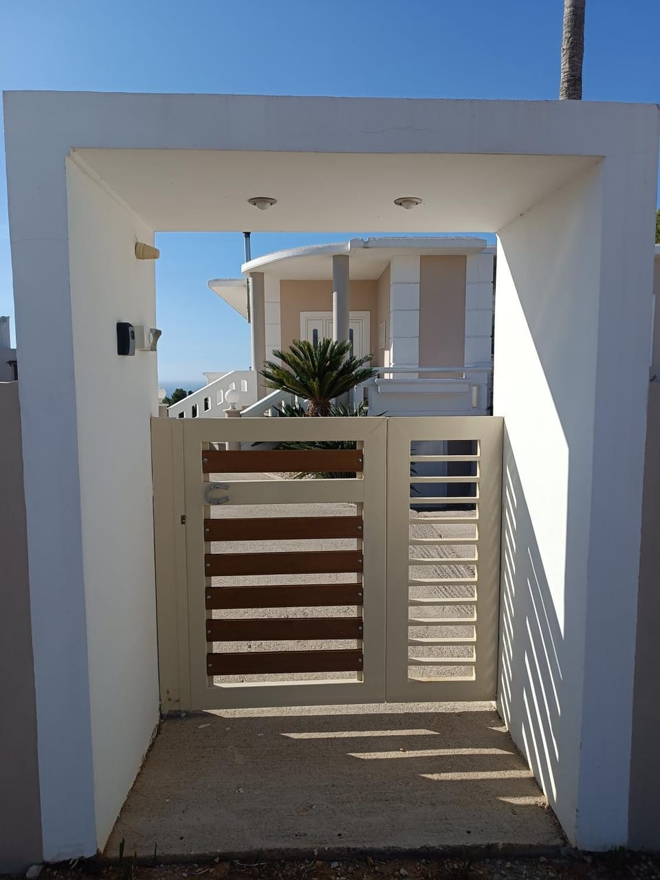 Facade/entrance