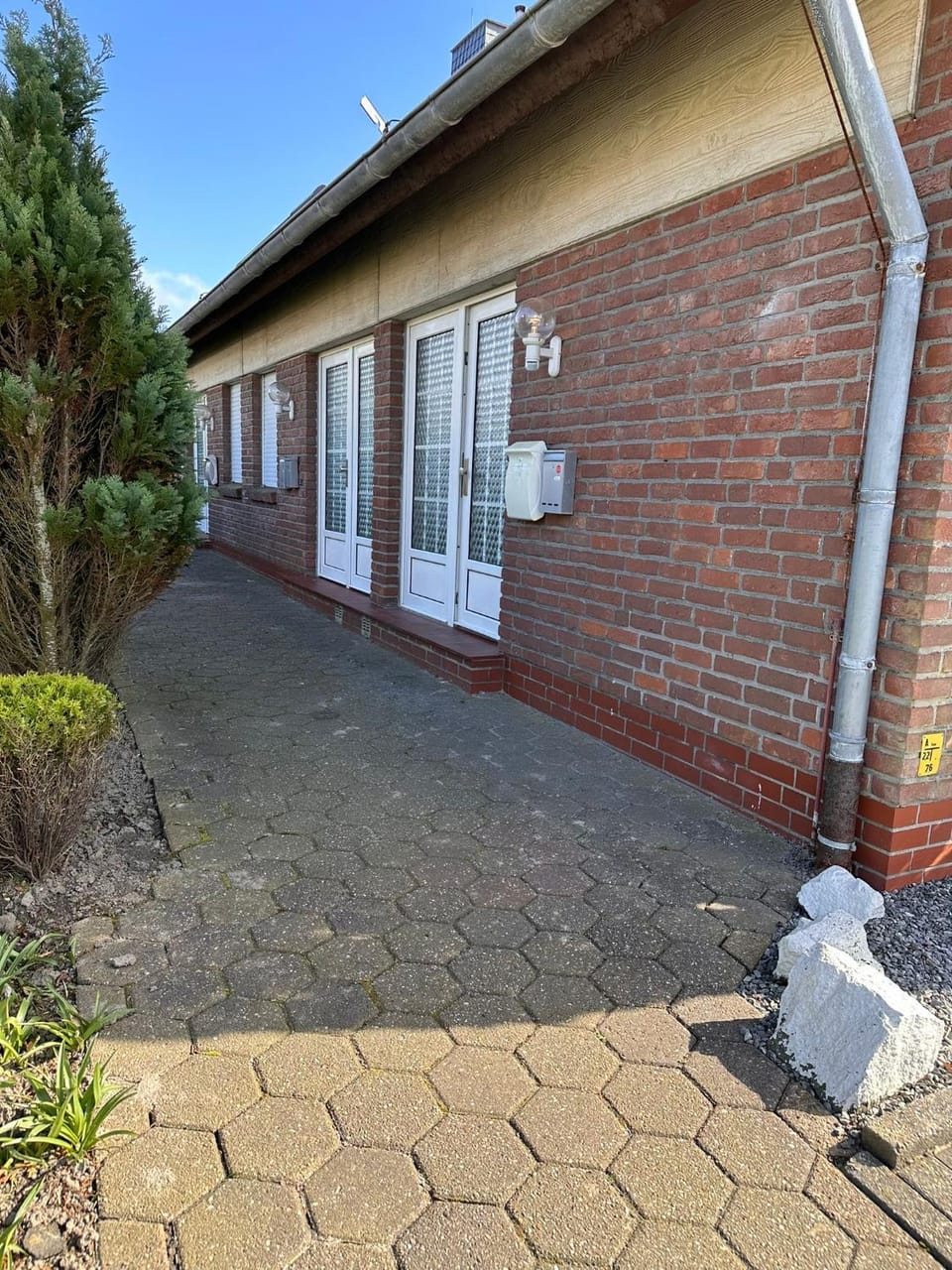Facade/entrance