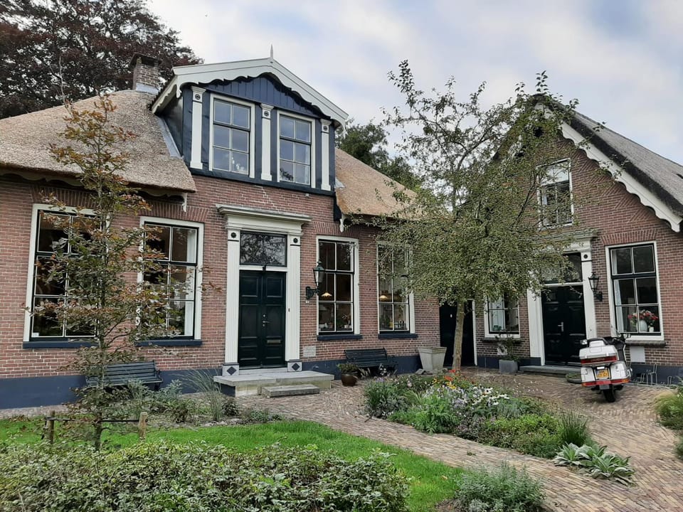 Property building, Garden view, Location
