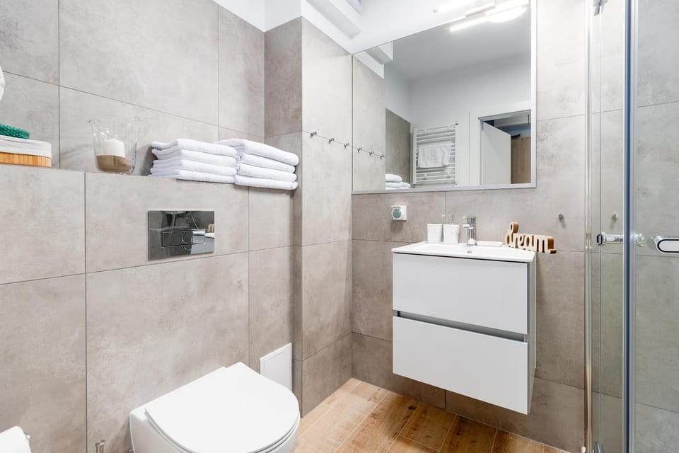 Shower, Toilet, Bathroom, towels
