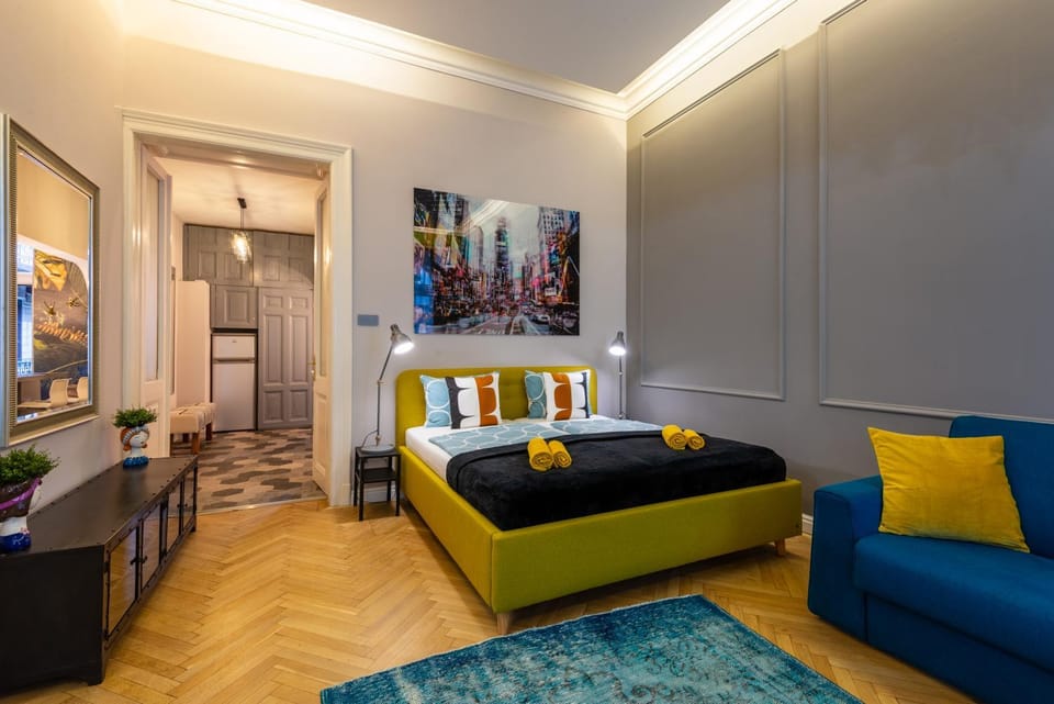 Bed, Living room, Photo of the whole room