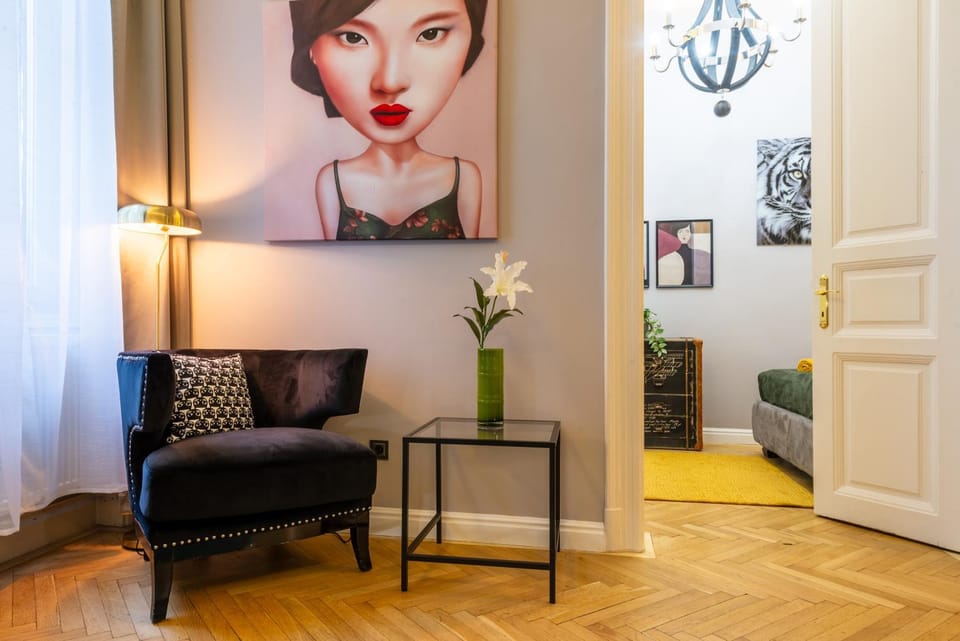 Living room, Seating area