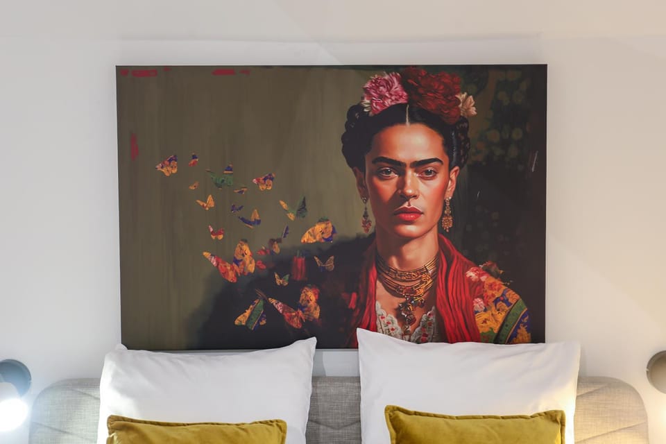 Bed, Photo of the whole room, Decorative detail, Bedroom