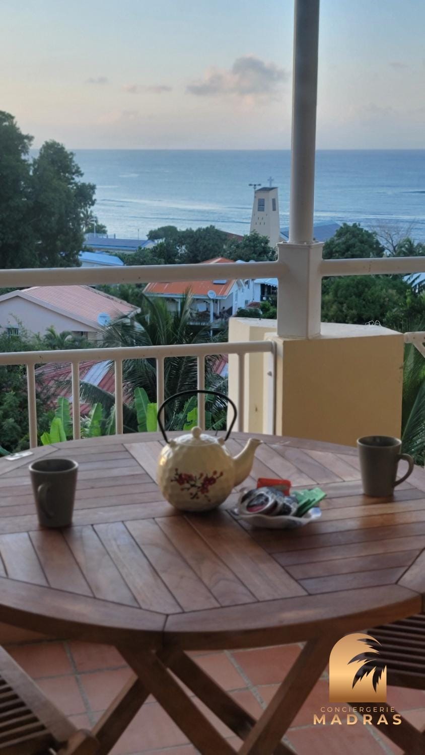 View (from property/room), Balcony/Terrace, City view