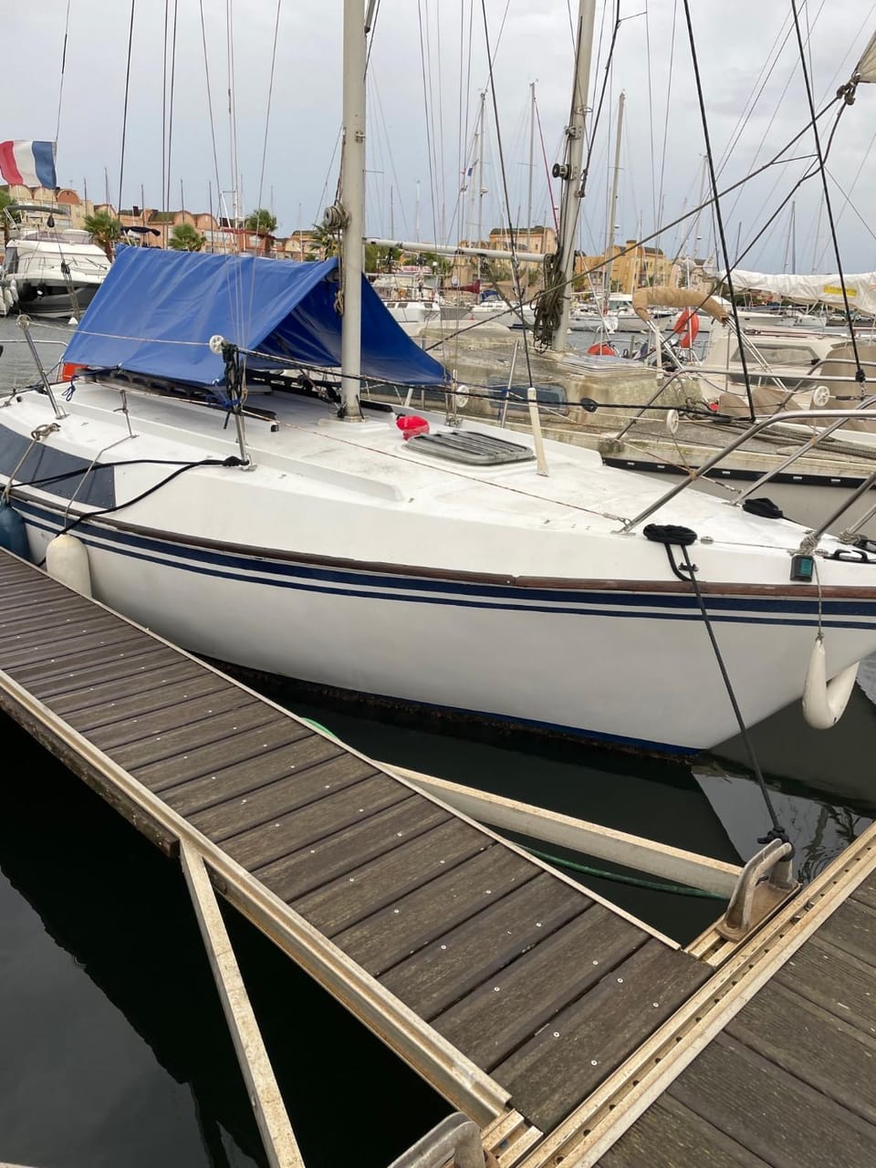Symbiose sur l’eau Gruissan Docked boat in Gruissan