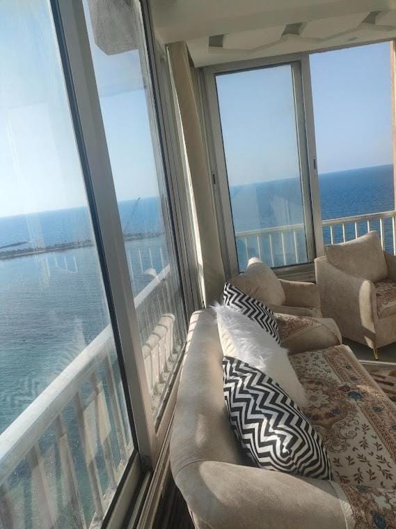 شقة فندقيه بالإسكندرية علي البحر مباشر Apartment in Alexandria