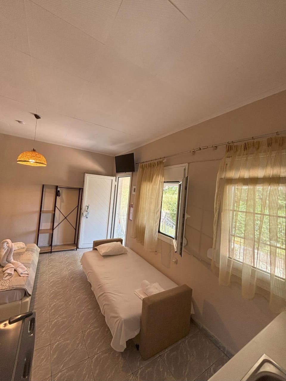 Bed, Living room, Photo of the whole room, Seating area, Bedroom