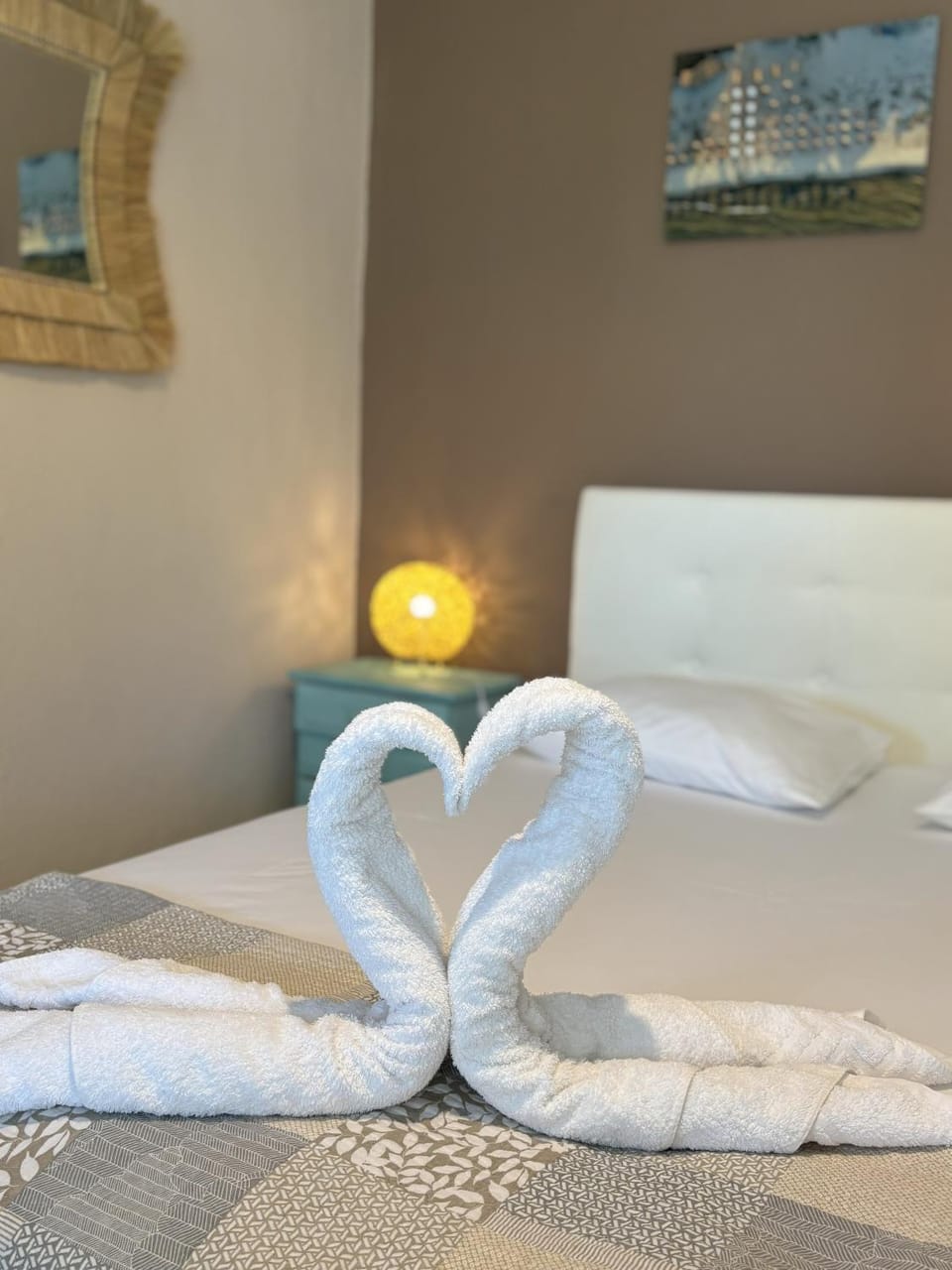 Bed, Bedroom, towels