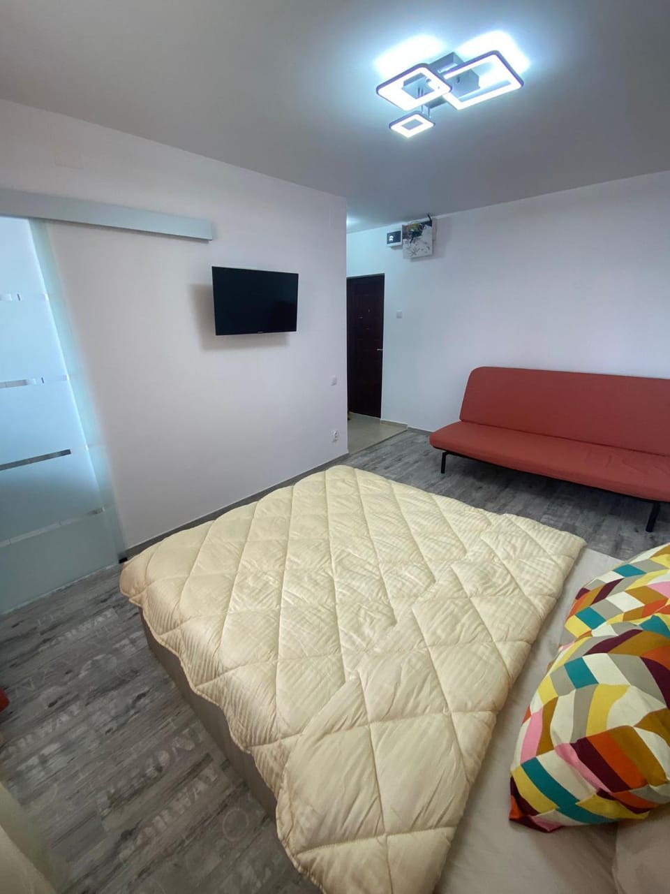 Bed, TV and multimedia, Photo of the whole room, Bedroom, air conditioner
