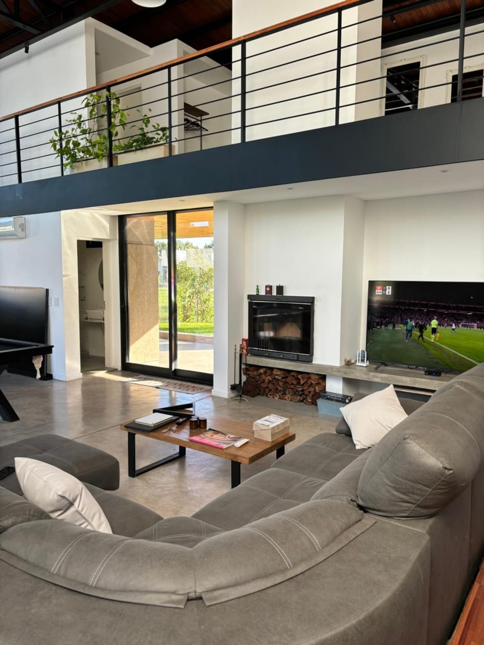 Communal lounge/ TV room, TV and multimedia, Living room