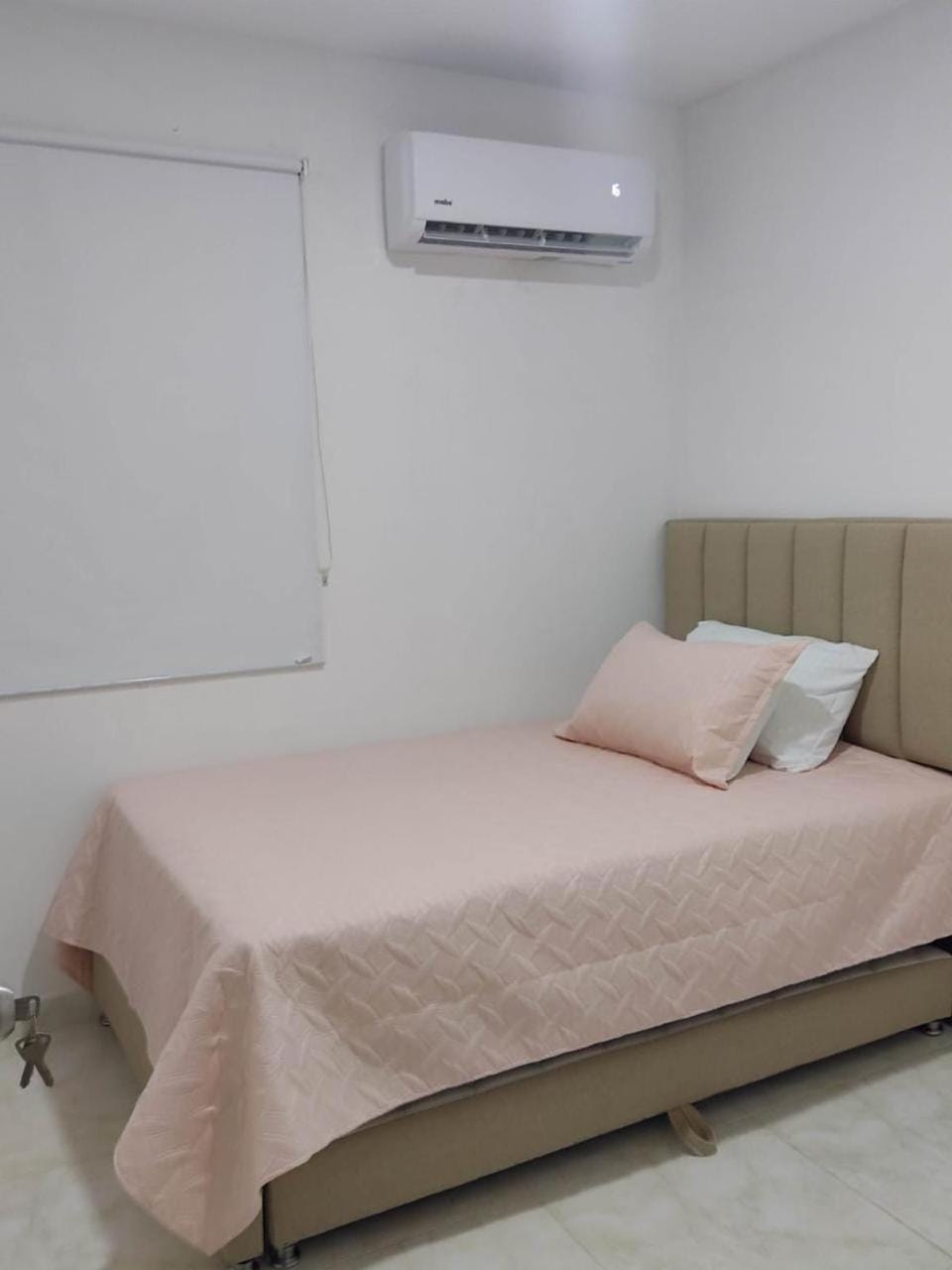 Bed, Photo of the whole room, Bedroom, air conditioner