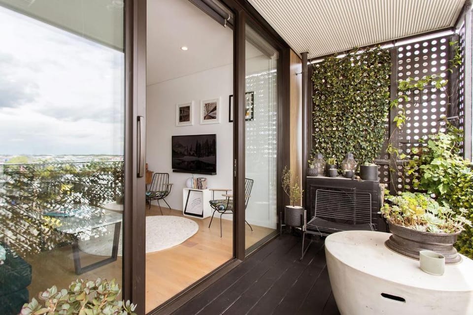 Whow! Unique Quirky Spacious Free Off Street Park Apartment in Christchurch