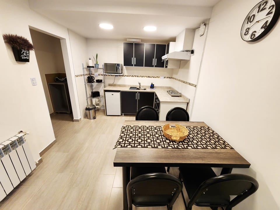 Kitchen or kitchenette, Dining area, heating, microwave, minibar, stove, toaster