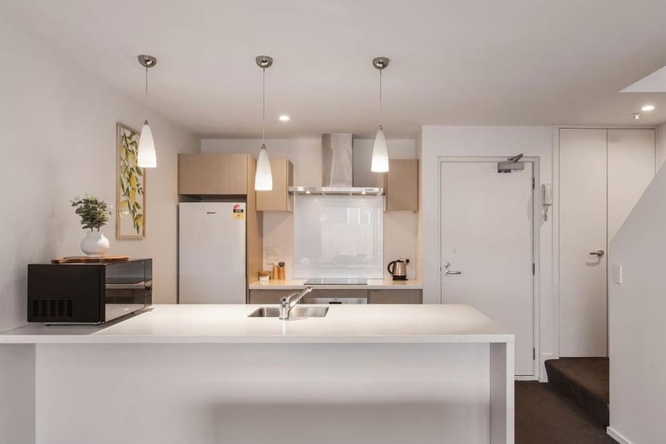 Funky Spacious 2Bdrms 2Bthrms Free Covered Park. Apartment in Christchurch