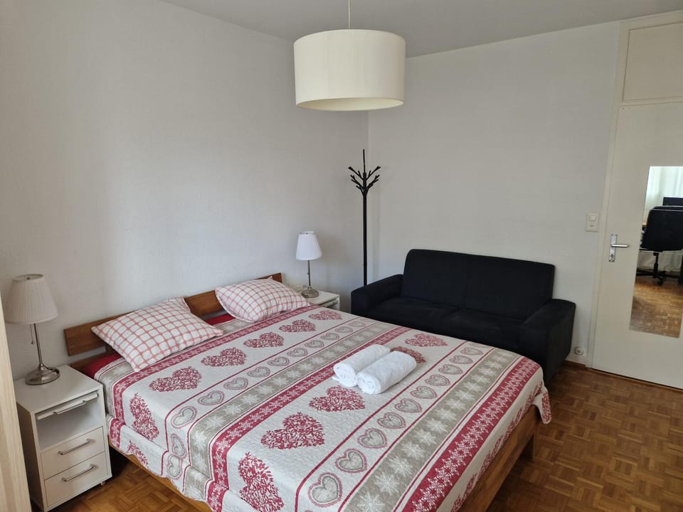 Bed, Photo of the whole room, Bedroom