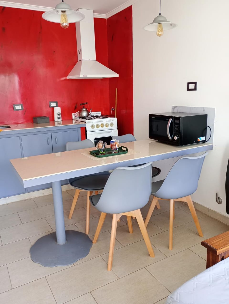 Kitchen or kitchenette, Dining area, oven