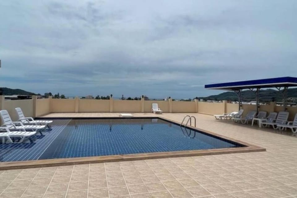 1 bed condo, No.1 location, next to Patong Beach. Apartment in Patong