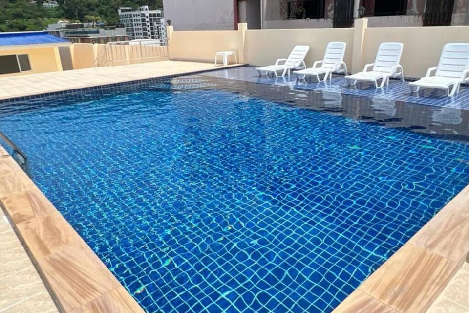 1 bed condo, No.1 location, next to Patong Beach. Apartment in Patong