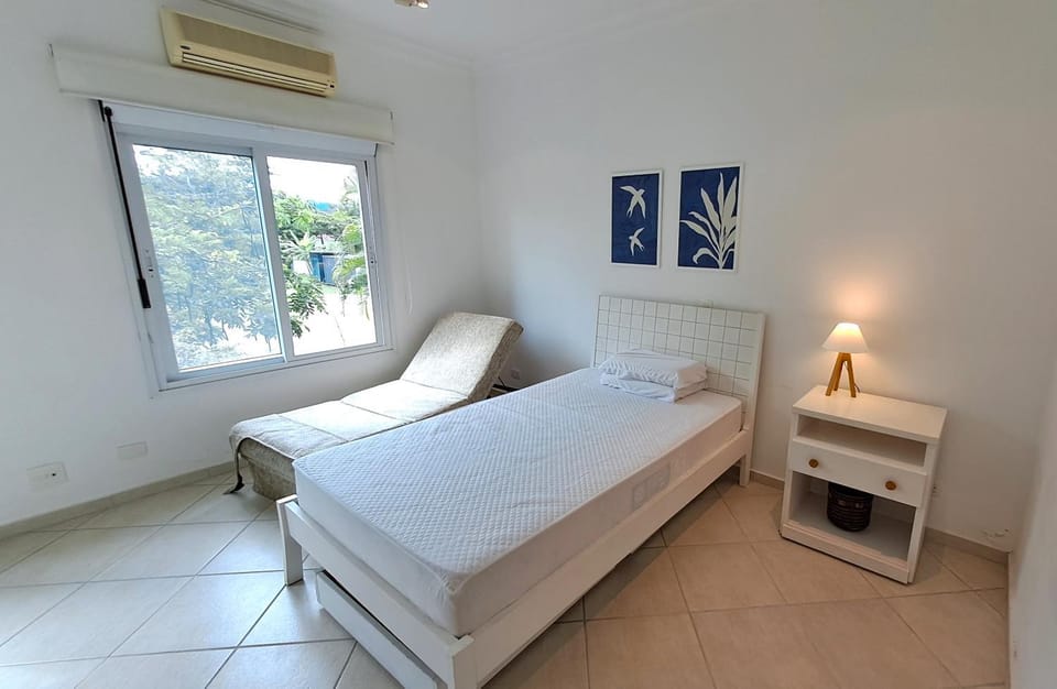 Bed, Bedroom, air conditioner
