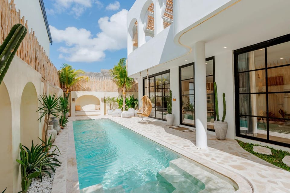 Pool view, Swimming pool, sunbed