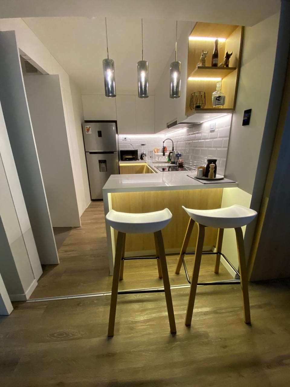Kitchen or kitchenette, Dining area, minibar, stove