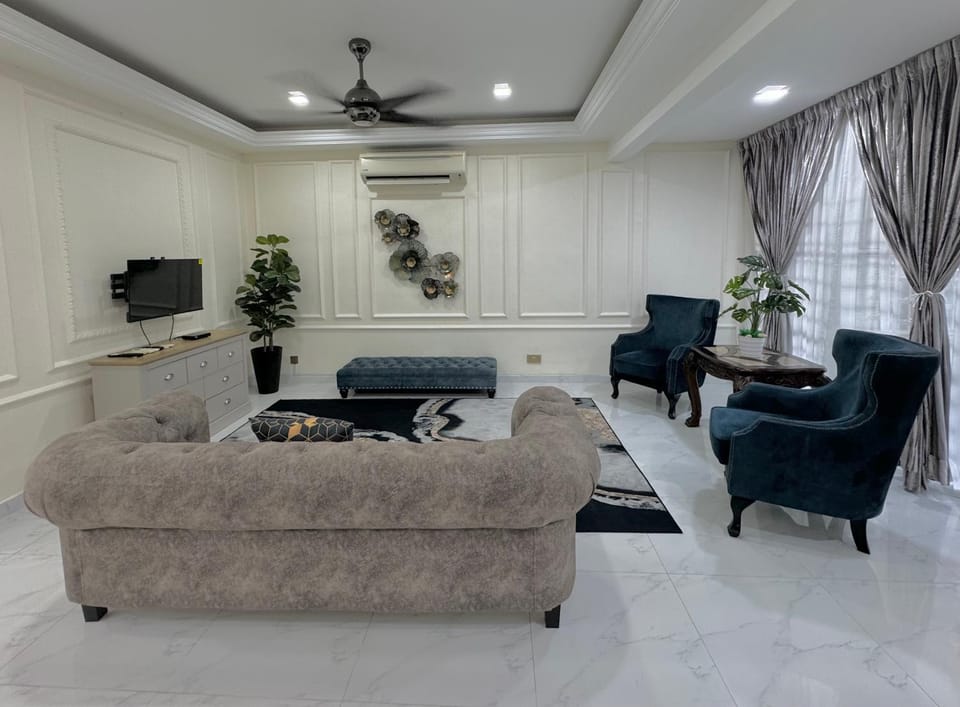 Modern 4BR Melawati Mall, KL EastMall, Zoo Negara, UIA IIUM House in Federal Territory of Kuala Lumpur