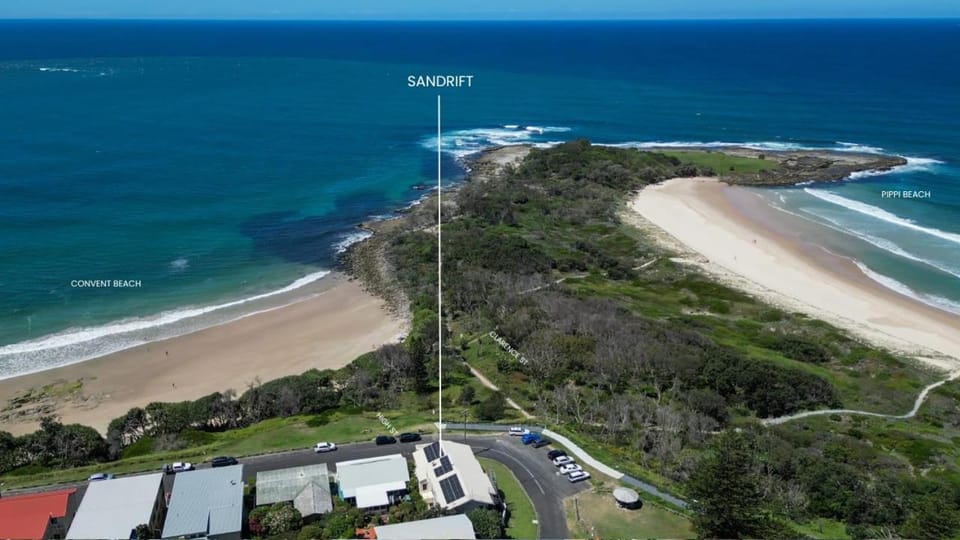 Sandrift Two - Oceanstays Apartment in Yamba