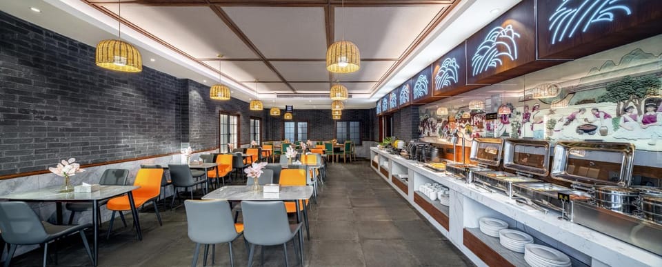 Restaurant/places to eat, Food and drinks, Banquet/Function facilities, Seating area, Food
