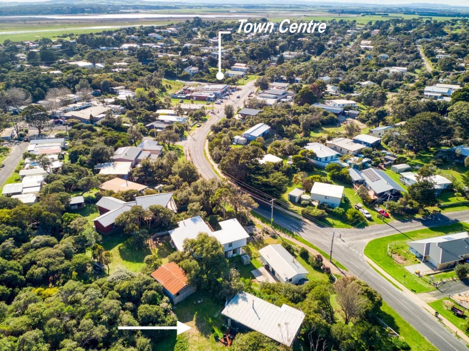 Property building, Day, Neighbourhood, Natural landscape, Bird's eye view, Street view, Location