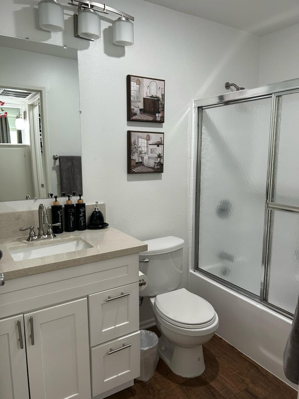 Hollywood Blvd Studio FREE DESIGNATED PARKING & WIFI Apartment in Hollywood