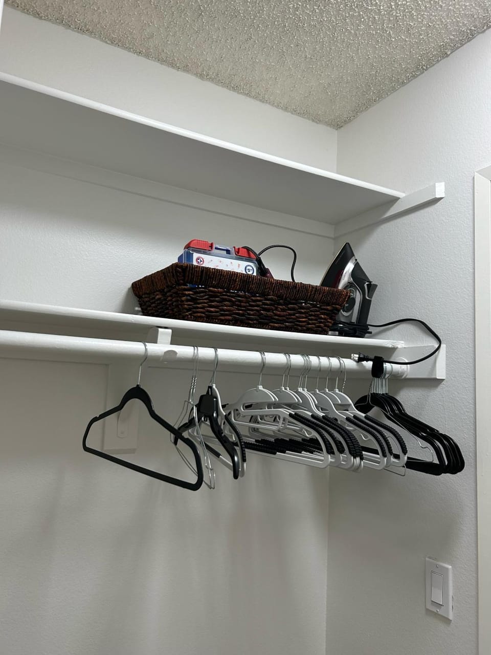 Hollywood Blvd Studio FREE DESIGNATED PARKING & WIFI Apartment in Hollywood