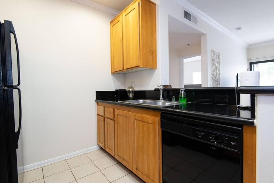 A Spacious 2BRApt Wit xtra beds and a rooftop pool Apartment in Los Angeles