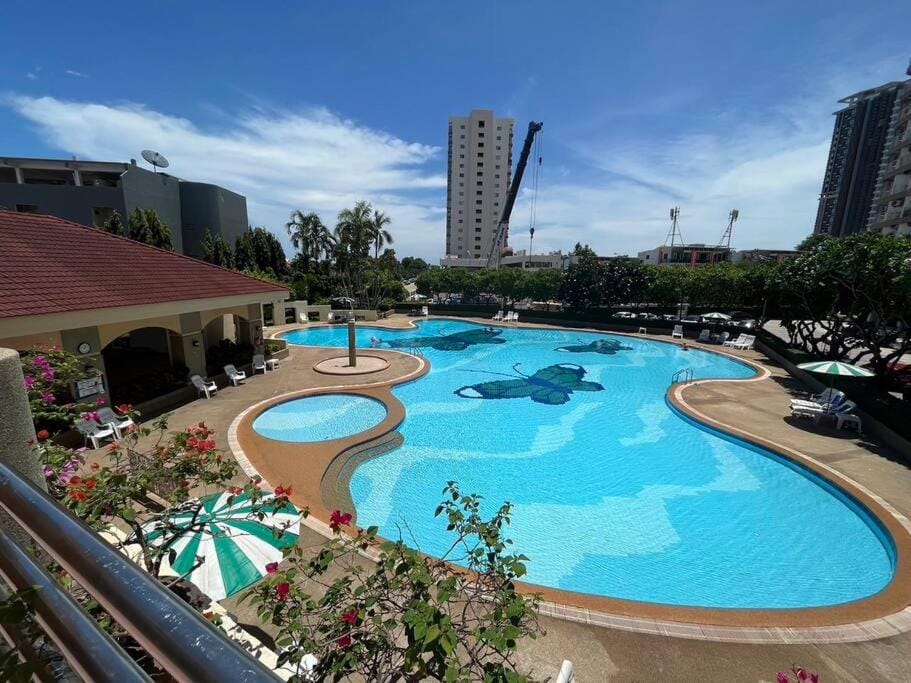 Jomtian paradise Apartment in Pattaya City