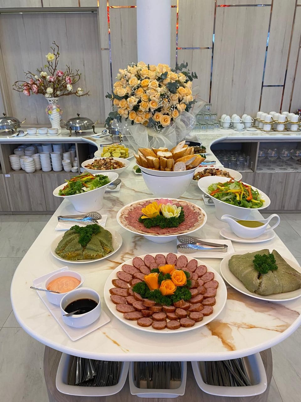 Food and drinks, Food, Buffet breakfast, Drinks