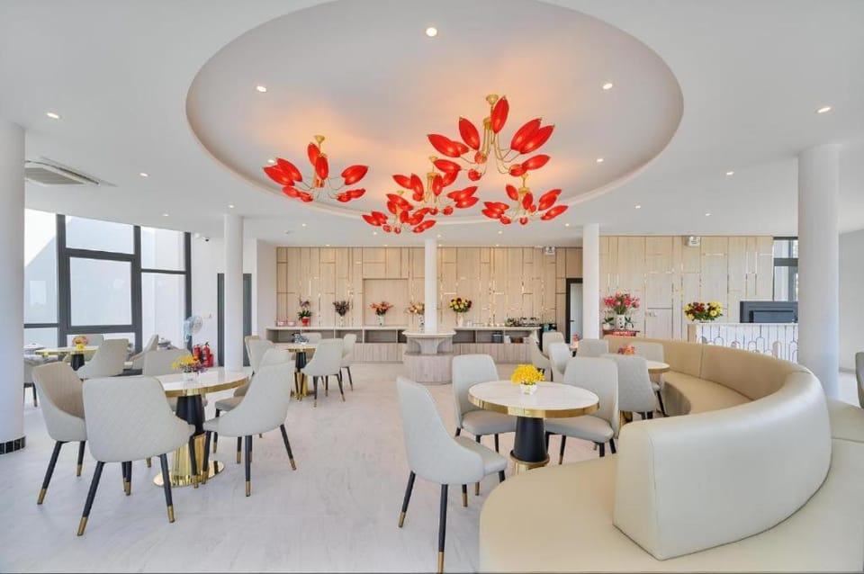 Restaurant/places to eat, Kitchen or kitchenette, Food and drinks, Banquet/Function facilities, Seating area, Food