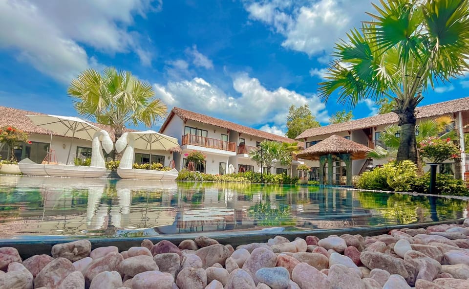 Day, Natural landscape, Pool view, Swimming pool