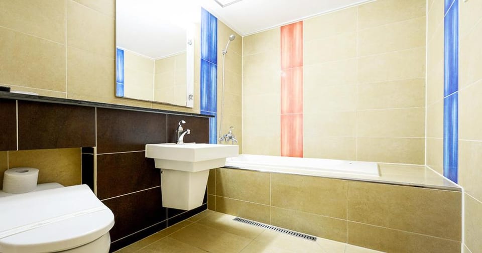 Shower, Toilet, Bathroom, Bath