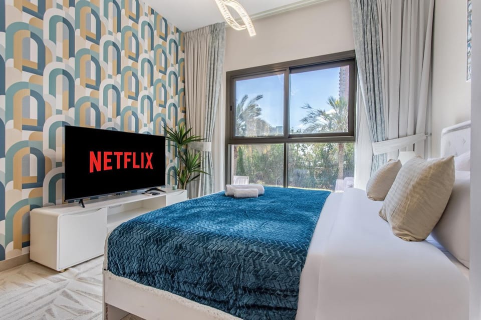 Communal lounge/ TV room, Bed, TV and multimedia, Bedroom