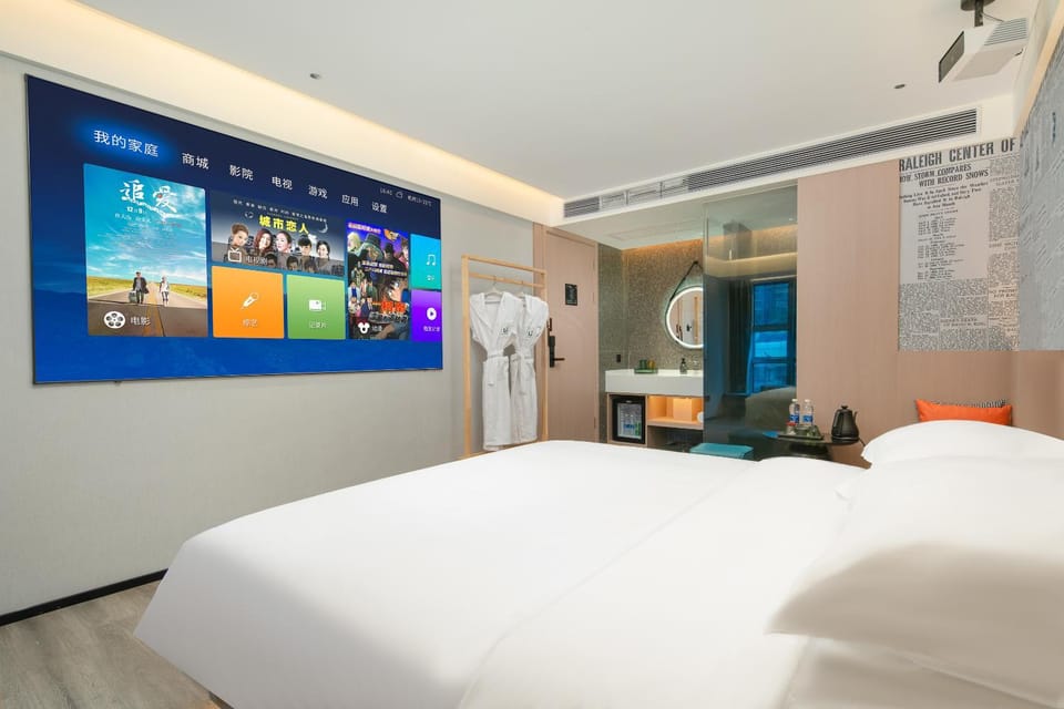 Bed, TV and multimedia, Photo of the whole room