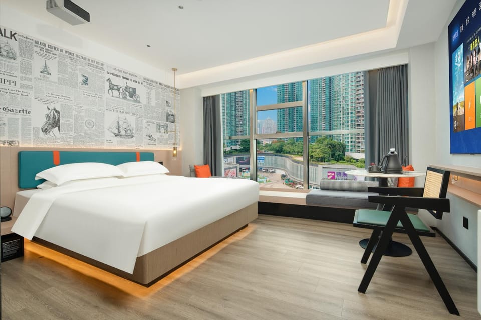 View (from property/room), Bedroom, City view, Landmark view