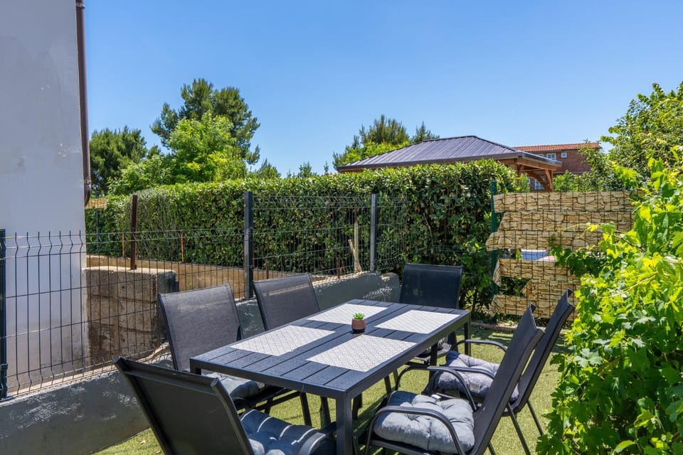 Patio, Day, Garden, Balcony/Terrace, Seating area