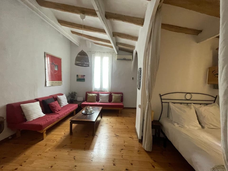Bed, Living room, Bedroom