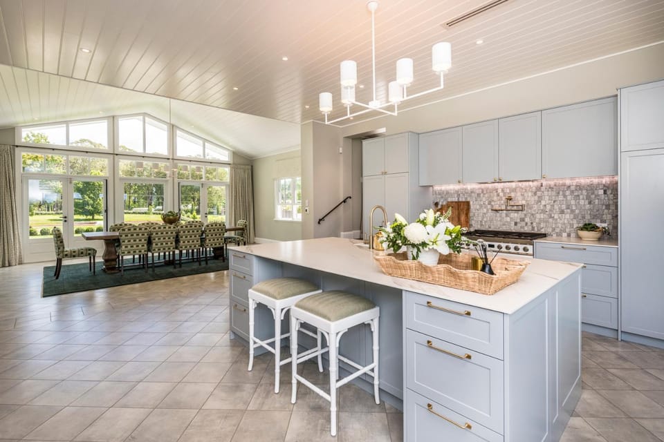 Dining area, pet friendly