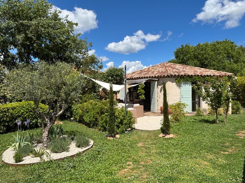 Charmante dépendance avec piscine en Provence House in Le Puy-Sainte-Réparade