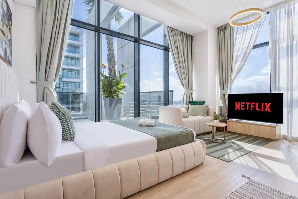 Communal lounge/ TV room, Bed, TV and multimedia, Living room, Photo of the whole room, Seating area, Bedroom